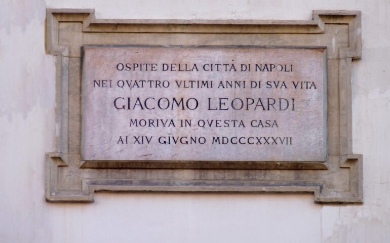Lo sapevate? Perché Giacomo Leopardi è sepolto a Napoli? Che fine ha fatto la sua salma?