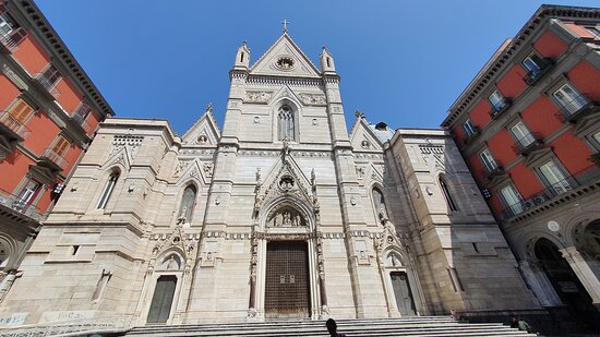 Lo sapevate? Il Duomo di Napoli è intitolato a Santa Maria Assunta e non a San Gennaro