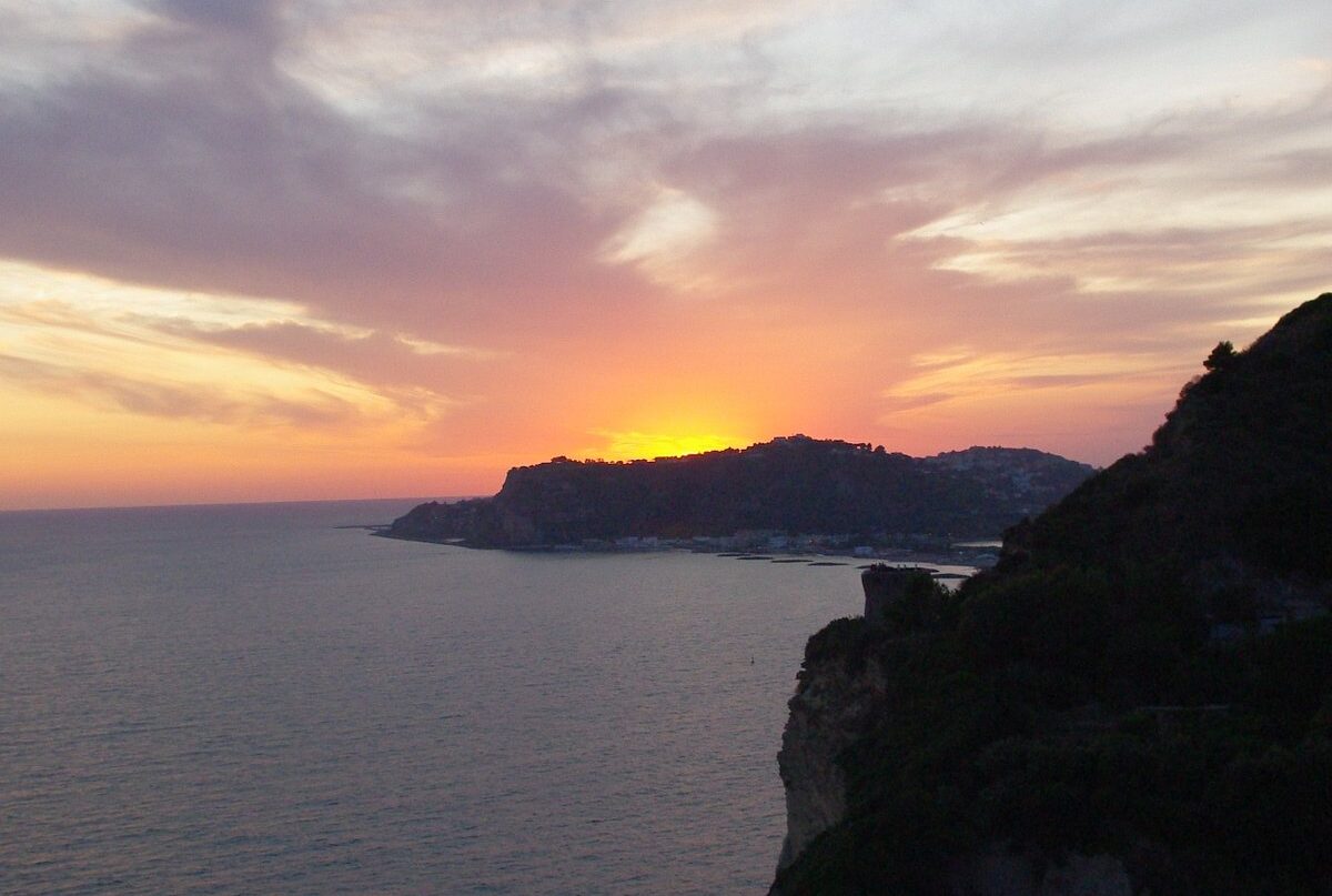 mare e le spiagge di Miseno e Miliscola