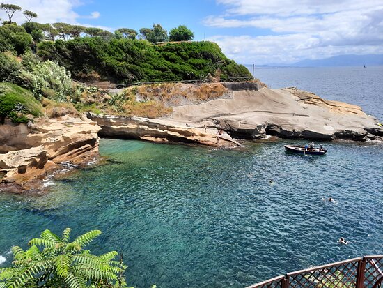 L’impareggiabile Posillipo. Le Rocce Verdi, lo Scoglione e Riva Fiorita: ecco le spiagge più belle