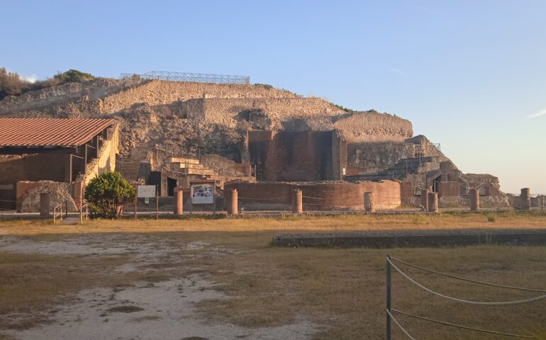 La villa più bella dell’età classica? Attraversiamo la Grotta di Seiano e scopriamo una meraviglia