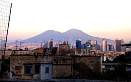 Il Paradisiello, quegli scalini che conducono all’altra Napoli, tra agrumeti e scorci di un panorama silenzioso
