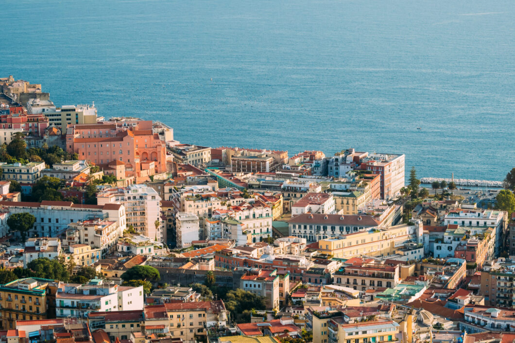 Napoli tra le 100 città più belle del mondo: ecco i risultati di una prestigiosa classifica. Partenope supera luoghi incredibili come Città del Messico e Baltimora