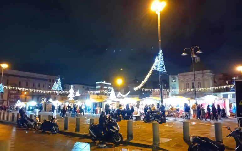 Piazza Mercato e le storiche bancarelle per la Befana. Un connubio antico ricco di eventi con sorpresa finale