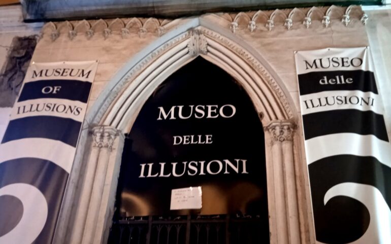 Ecco il museo delle Illusioni di Napoli: un imperdibile viaggio nei labirinti della percezione