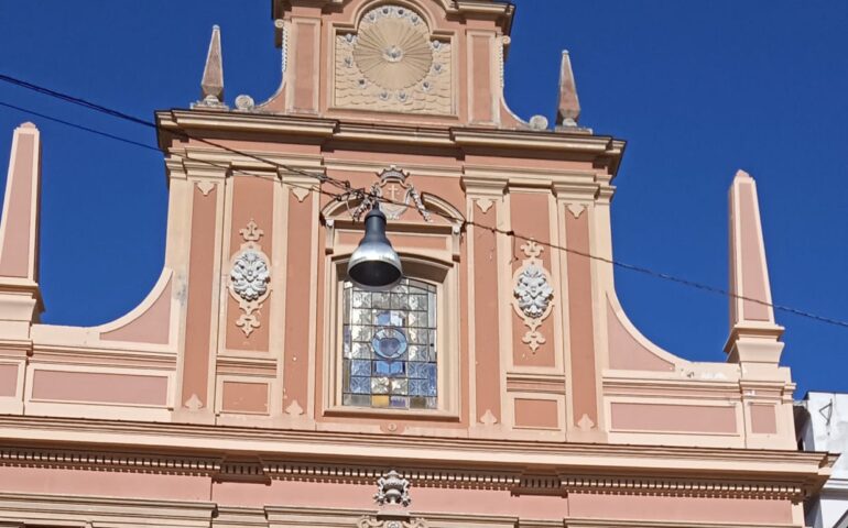 Chiesa di Santa Teresa a Chiaia, la più antica intitolata alla santa spagnola. Uno scrigno di opere d’arte