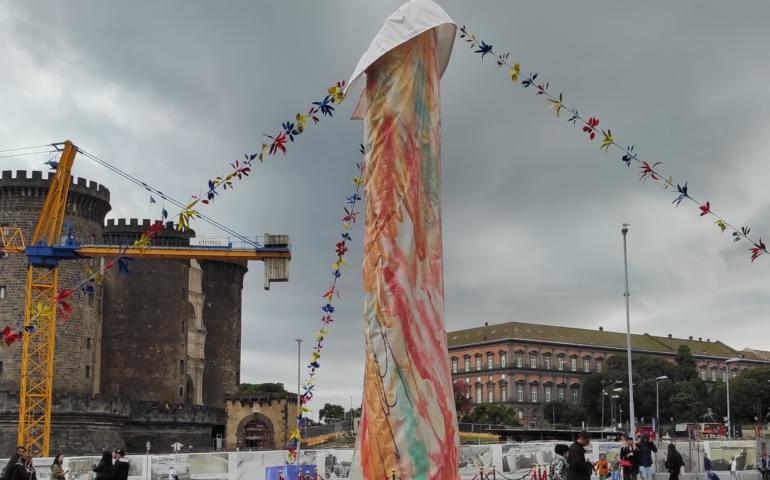 Napoli, “Tu si ‘na cosa grande”: un’opera “brutta” ma indispensabile per la città?