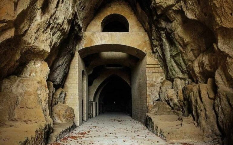 Tomba di Virgilio, Parco Vergiliano. Foto di Mario Ferigo