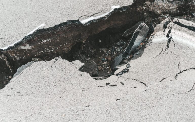 Scossa nel Tirreno davanti a Napoli: terremoto di magnitudo 5.9 sentito in gran parte d’Italia