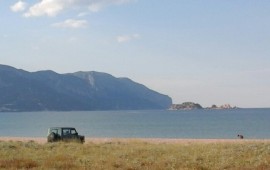 Automobilista intzivile imbucat cun sa màchina a s’ispiàgia
