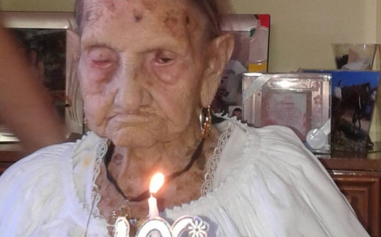 103 primavere. Auguri a Zia Peppina di Tortolì