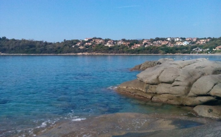 Sarvadu dae su bagninu de sa Bitta unu turista chi fiat pro s’allupare in mare