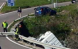 Il camion uscito fuori strada