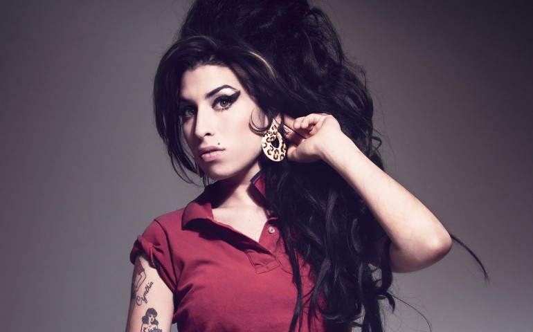 Amy Winehouse. La famiglia si dichiara disgustata dal documentario che la celebra