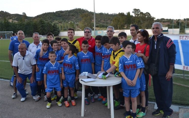 Bari Sardo Calcio e Avis insieme. Quando lo sport è solidarietà.