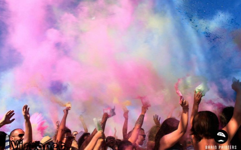 La Festa del colore e della pace in Sardegna è un’esplosione di divertimento.