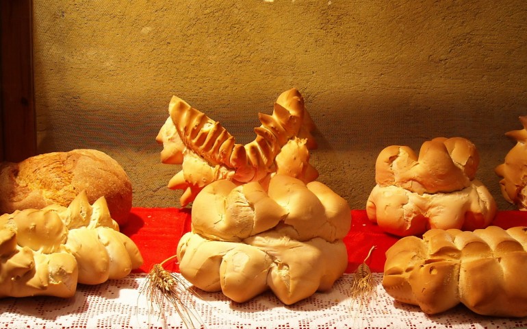 “In nome del pane”, dal 12 luglio in otto comuni dell’isola l’antico rituale della panificazione