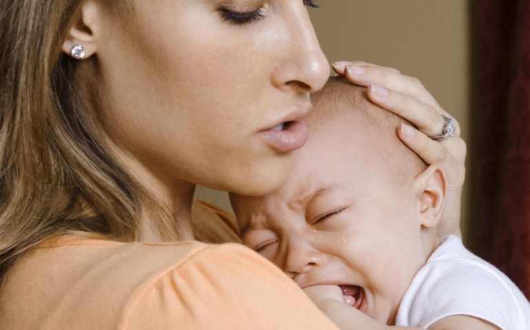 “Period of purple crying”. Lo psicologo: “Createvi una rete di supporto”