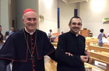 Il Cardinale Bertone a Tortolì ( foto di Desy Mirto)