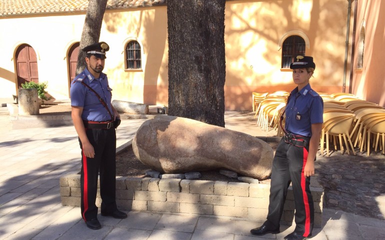 I carabinieri di Sarroch ritrovano il menhir trafugato il 7 settembre