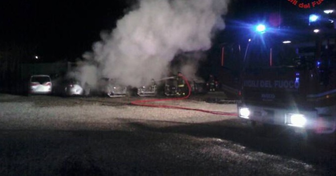Jerzu. Incendio nella notte in un deposito di auto