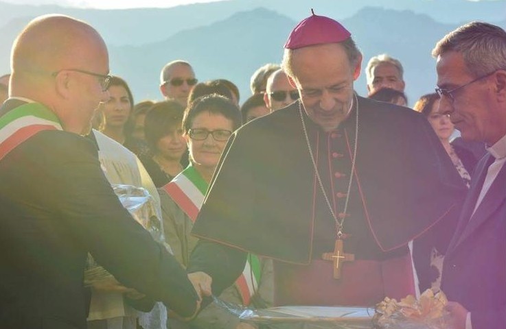 “Benvenuto Don Antonio”. Baunei accoglie con affetto il nuovo parroco