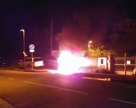 Tortolì. Auto in fiamme nella notte in Viale Europa