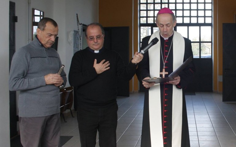 Tortolì. Il Vescovo d’Ogliastra Mons. Mura inaugura il nuovo centro Caritas: un presidio di carità aperto sempre e a tutti