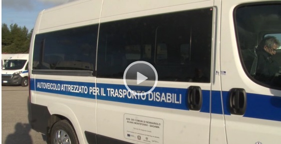 Dalla Regione un nuovo minibus da 9 posti e una macchina operatrice per il Comune di Tortolì