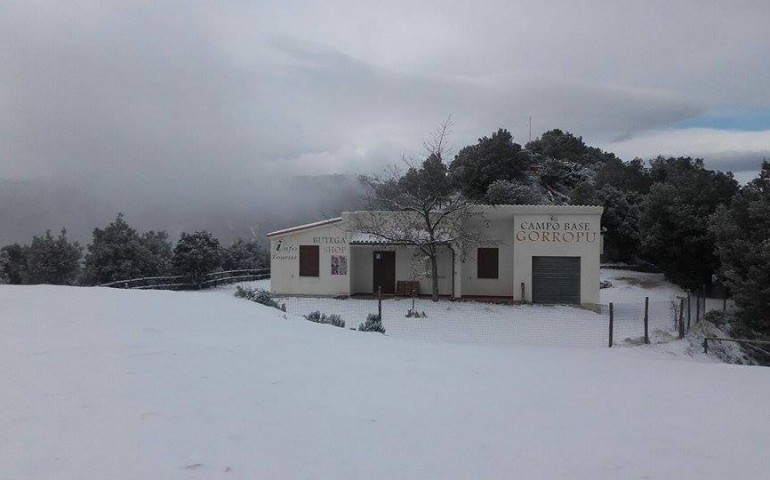 E’ arrivata la neve in Sardegna. Temperature in picchiata, previste forti gelate