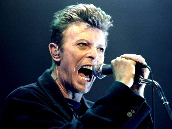Oggi David Bowie avrebbe compiuto 74 anni. Gli ogliastrini ricordano il “Duca Bianco” e il suo indimenticabile concerto per Rocce Rosse Blues