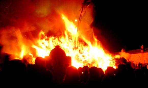 Perdasdefogu si prepara a festeggiare sant’Antonio. Stasera l’accensione del falò