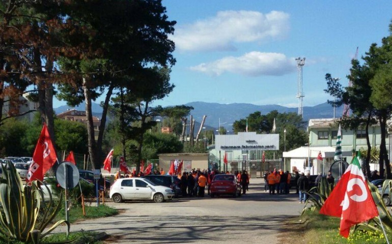 Saipem vicina alla cassa integrazione. Sit in ad Arbatax davanti ai cancelli della struttura