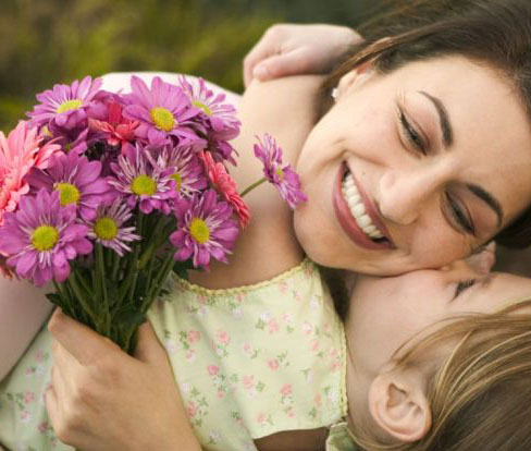 Chioccia, permissiva, severa, accomodante. Auguri a tutte le mamme!