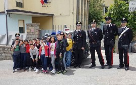 studenti e carabinieri