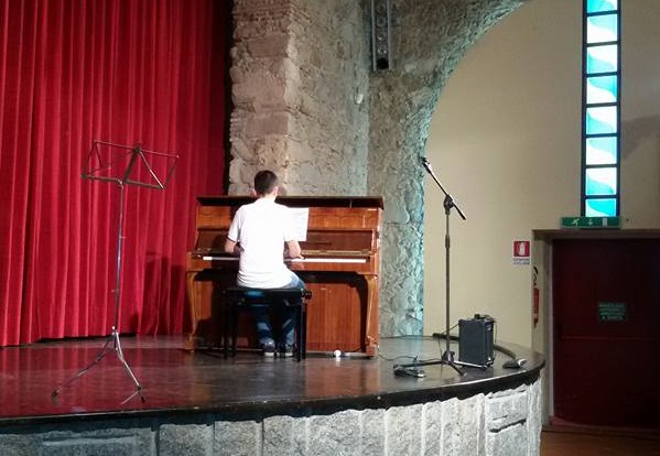 Giovane pianista al San Francesco