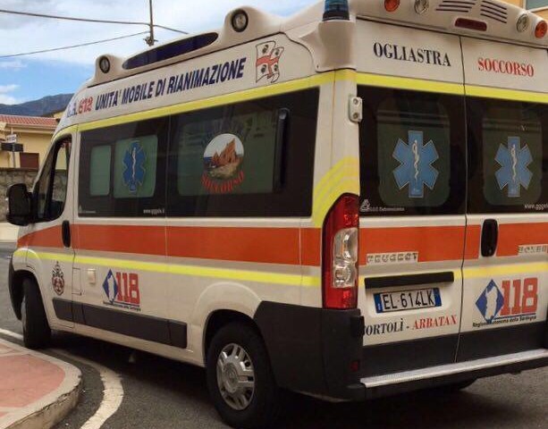 Incidente lungo la strada che collega Tortolì a Girasole. Tre feriti lievi