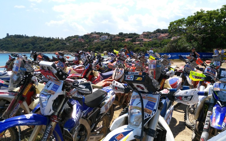 Goldentyre Sardegna Rally Race. Un fiume di motociclisti a Tortolì