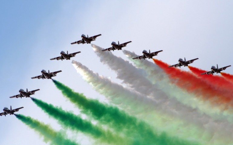Festa della Repubblica. Le frecce tricolore volano su Roma