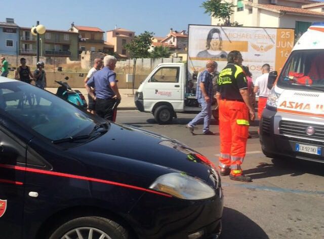 Scontro auto-scooter in pieno centro a Tortolì. Due ragazzi in ospedale