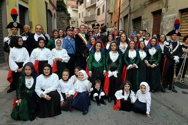 Vino e folclore per le strade di Jerzu. Si replica questa sera con “Calici di stelle”