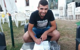 Antonio Vincis al momento della firma con l'Atletico Lotzorai.