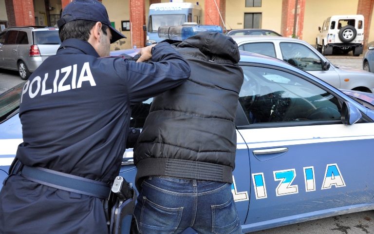 Nuoro, la polizia arresta un uomo sudanese per rapina aggravata