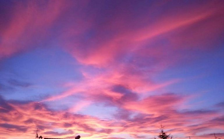 La foto dei lettori: l’alba vista da Monte Attu di Martina Loi