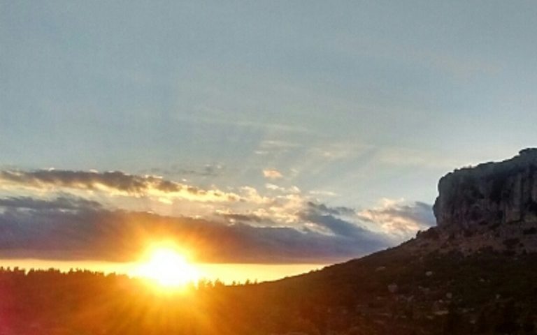 Lo scatto del giorno: il monte Corongiu al tramonto