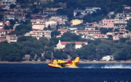 Canadair in azione ( foto A. Useli)