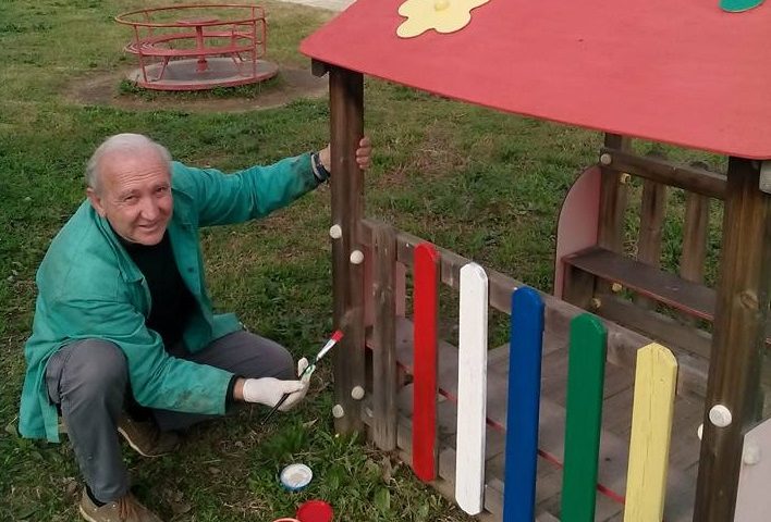 L’importanza della condivisione. Un nonno-volontario nella scuola di via Oristano a Tortolì