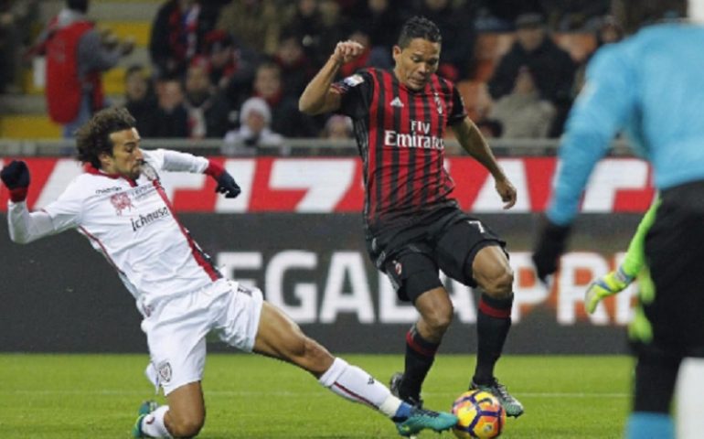 Un buon Cagliari si arrende solo nel finale al Milan. Decide una rete di Bacca, rossoblù combattivi