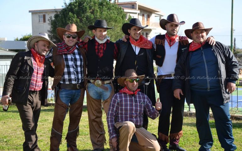 Le foto dei lettori. Carnevale a Lotzorai: gli uomini del Baby Saloon di Girasole