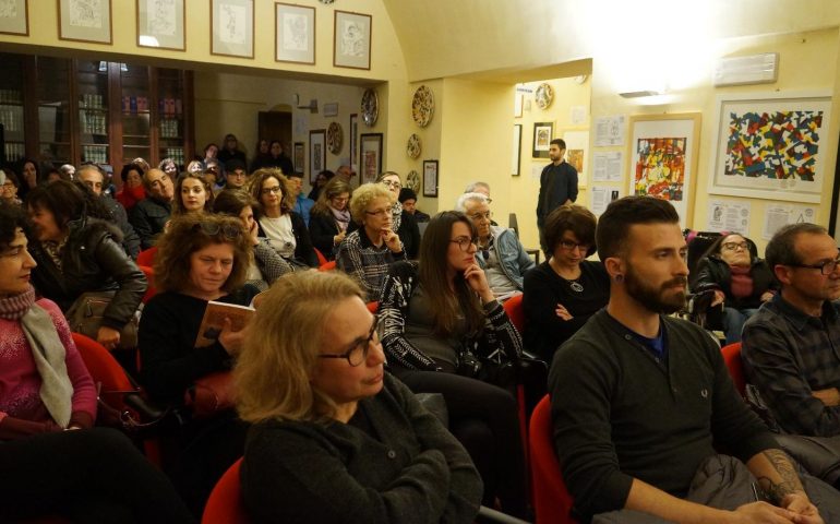 La scrittrice Jenna dopo la presentazione: “Dedico il libro alla comunità di Tortolì che mi ha accolta”.